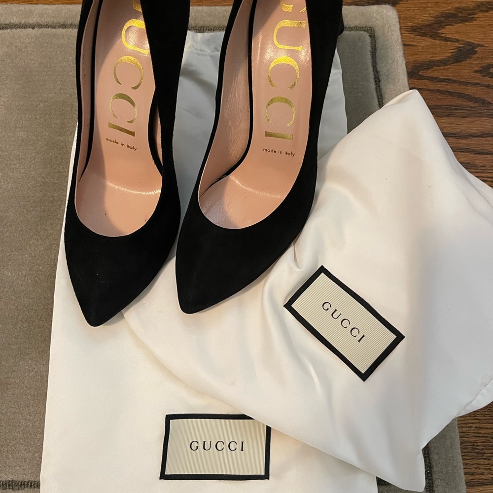 Size 37 black suede Gucci shoes. Only worn once and authenticity guaranteed
